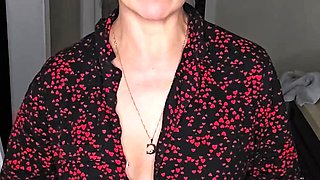 Big Boobs MILF Do A Tit Fuck