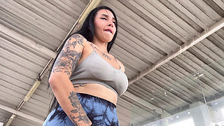 I fuck a nice dick while working out and tear my leggings