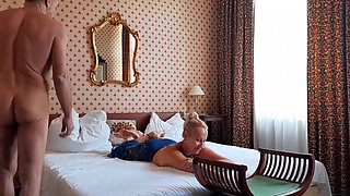 Selena's natural posing and sex games in bed