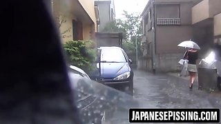 Hotties pee outdoors behind busy crowded street