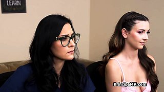 Serenas sexy cleavage sets the tone for a perfect threesome