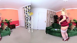 Close up MILF masturbation