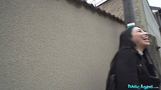 Martin Gun’s French Passion with Stunning Curves