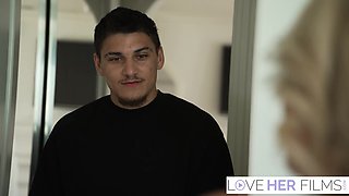 Bodacious COUGAR Andie Anderson Pounded Gonzo After Gargling Trunk