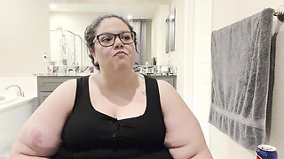 Plump Paradise: Snack N Chat