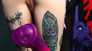 Amateur preggo hoe toys her pussy close up in fetish solo