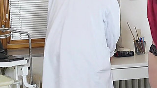 Hot Grandma Linda G Made to Cum with Fucking Machine