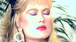 Sexy blonde in threesome vintage hardcore action