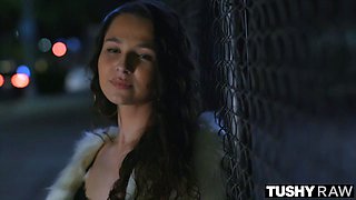 Liz Jordan Takes Oliver Flynns Anal Pounding in Girl-Next-Door Seduction