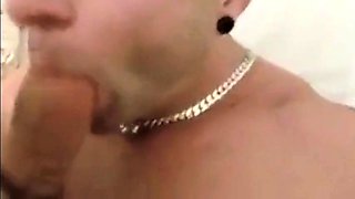 Deutscher Hunk bekommt Bukkake-Ladung im Blowjob-Video