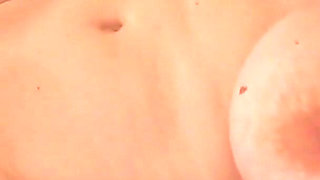 Camilla and Rosa are on the bed