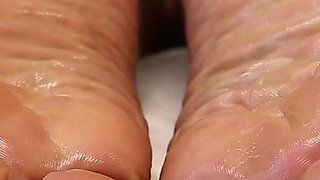 BBW Goddess Sole Asmr - Wrinkled Feet & White Sheets, Silent Foot Worship for Addicts