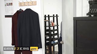 Brazzers - Miss Alice wild finds a gloryhole in the class & briefly after she has a shaft submerged in her mouth
