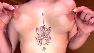 An experienced MILF cums just from having her big, hard nipples twisted