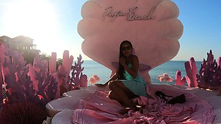 Big butt Thai girlfriend hardcore anal