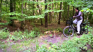 Dumb Brunette Broke Her Bike in the Woods & Pay with Her Pussy for the Repair! Doggystyle Fuck