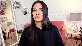 Camgirl, bubble butt, big lips