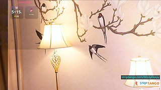 MissyFoxyy Shows Off Her Gorgeous Curves