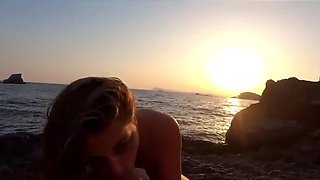 ce couple s envoie en l air dans une crique