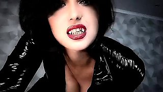 Very hot busty brunette solo masturbation on webcam