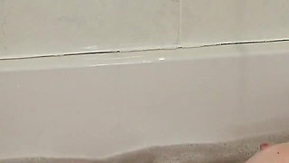 Giantess in the Bath