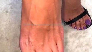 Amateur Foot Fetish Girlfriend Sucks and gives a Footjob