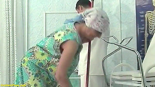 82 years old granny fisted by her doctor