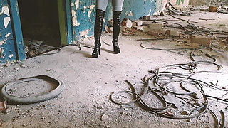 Boots, Jeans & Crushing Tease in an Abandoned Building