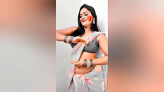 ITNE DINO BAAD KAAMWALI BAI KO CHODNE KA MOUKA MILA
