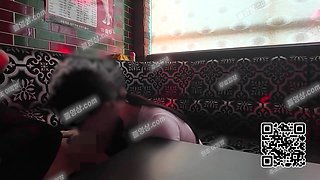 6067 국산 노래방에서 섹 방 착각하고 들어온 손님한테 걸림 Korea 텔레 UUB892