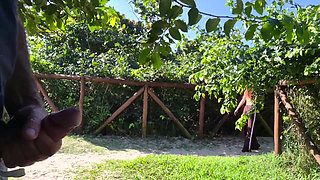 Risky Handjob for a Hot Babe in the Park!