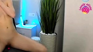 Hot amateur webcam teen masturbates for their fans