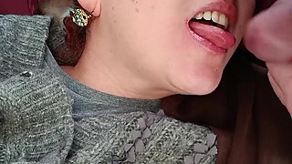 After a Walk, My Boyfriend Fucked Me and Ejaculated His Sperm Into My Mouth, and I Swallowed