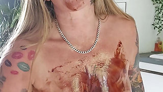 Sauce mixture, who will lick it off?