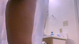 Sexynympho webcam model uses toy on clit to masturbate
