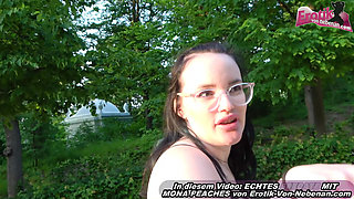German Blowjob Date in Public Park (RISKY)