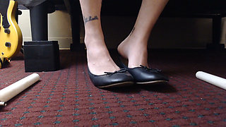 Super cute black ballet flats and toe wiggling
