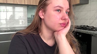 Jucielussie morning masturbating on the kitchen