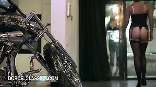 Kayla Green and Friends Give a Watching Guest an Eyeful