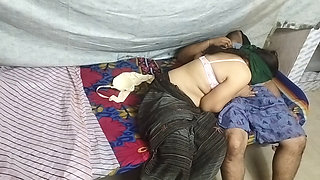 Bra seller ne bhabhi ko pel diya full enjoying with saleman