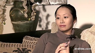 Ersties - Studentin Tyra masturbiert leidenschaftlich mit Vibrator