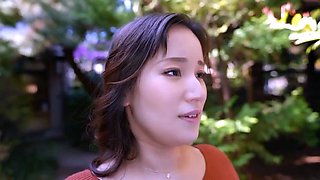 Asian masseuse fetish babe gives blowjob to her lucky client