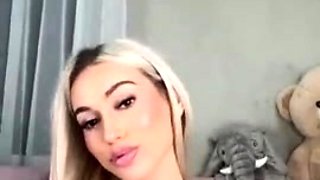 home made amateur blonde Masturbating