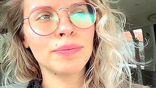 Amateur Webcam Cute Teen Plays Solo with Big Dildo