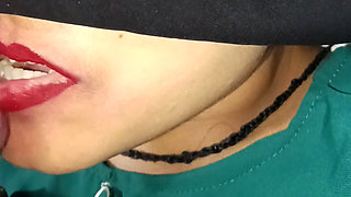 Muslim ladki ke rasile hotho ko chusa - kissing video