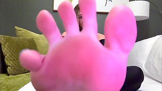 Tyler Lynn's Sultry '50s Foot Worship 4K POV Devotion Awaits!