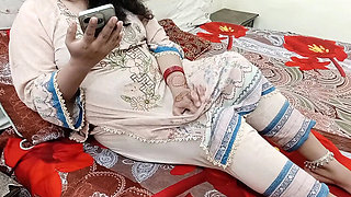 Desi Stepmom QueenbeautyQB Fucks Hard Doggy Style & Gets Creampie - Hot Homemade Sex