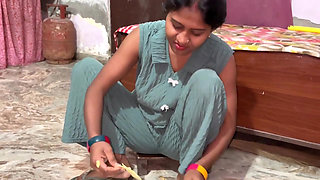 Hindu Bathroom Soft! The owner of the house came to the house to ask for a feast, the husband touched the man in the bathroom,