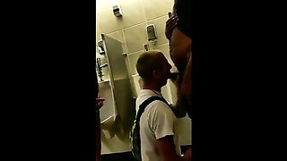 Hunk Gets Amateur Blowjob With Cum Tribute