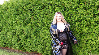 Strap-on Curvy Mistress with Big Ass